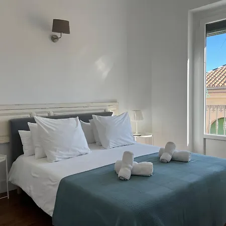 Clocktower Apartman *